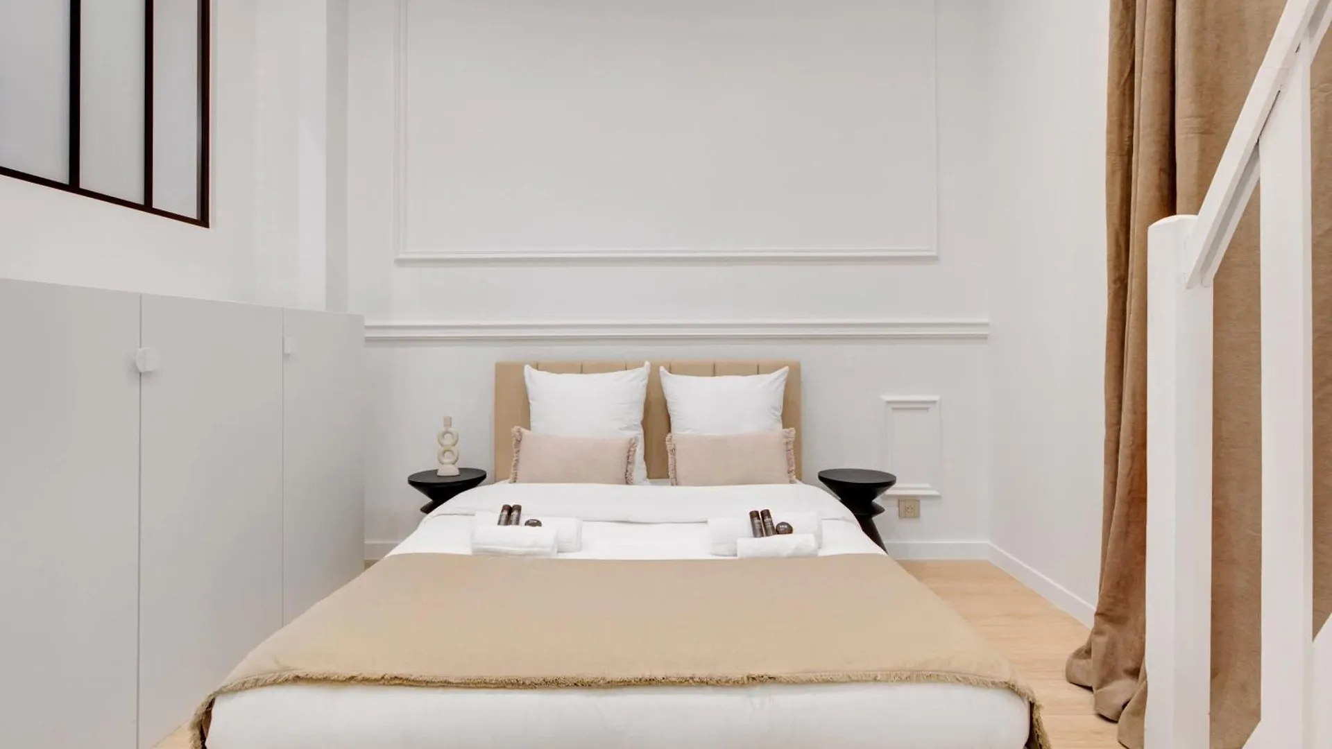 Apartment Ferienwohnung Duplex Luxueux Avec Billard Et Baignoire Paris