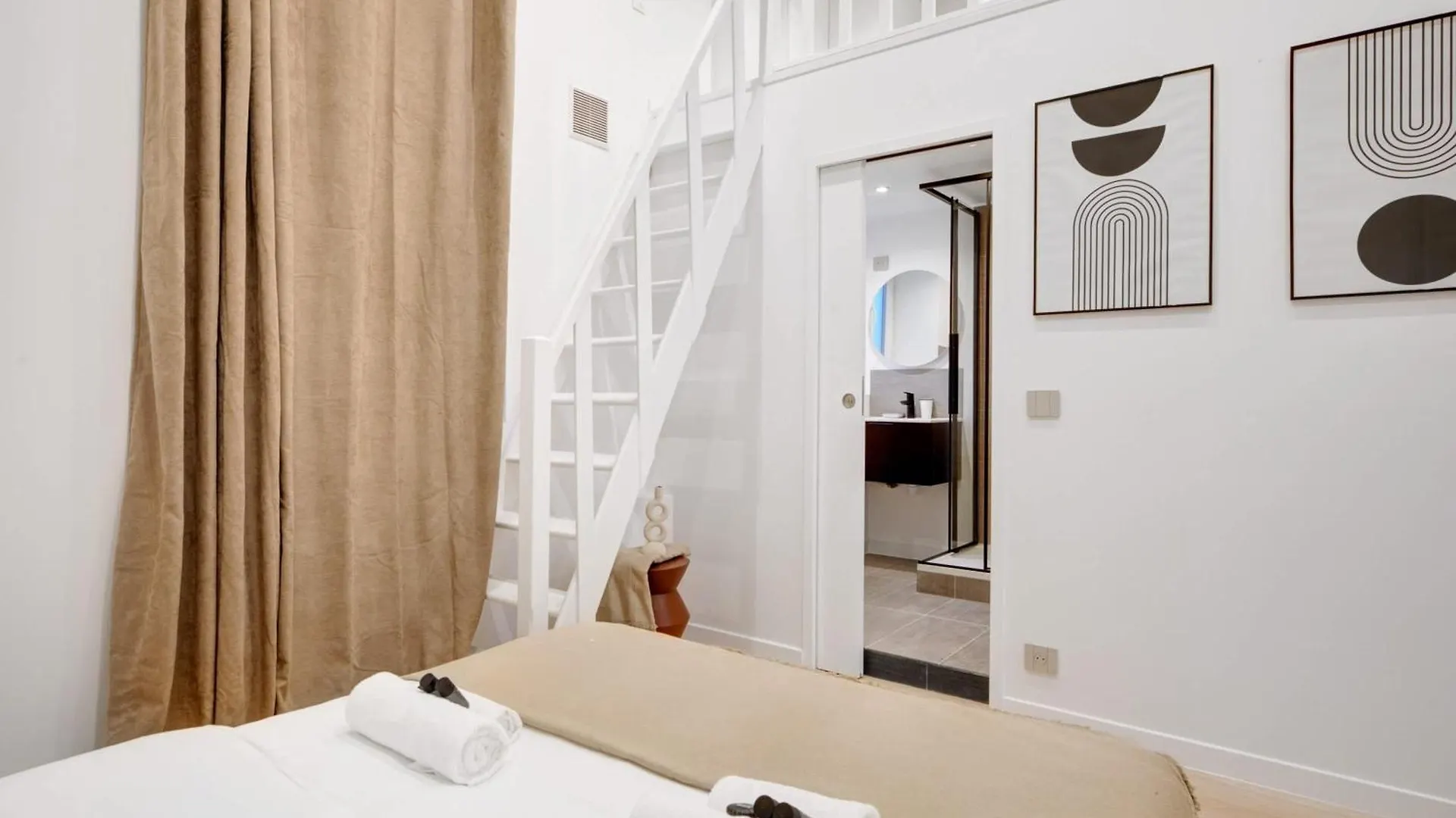 Ferienwohnung Duplex Luxueux Avec Billard Et Baignoire Paris