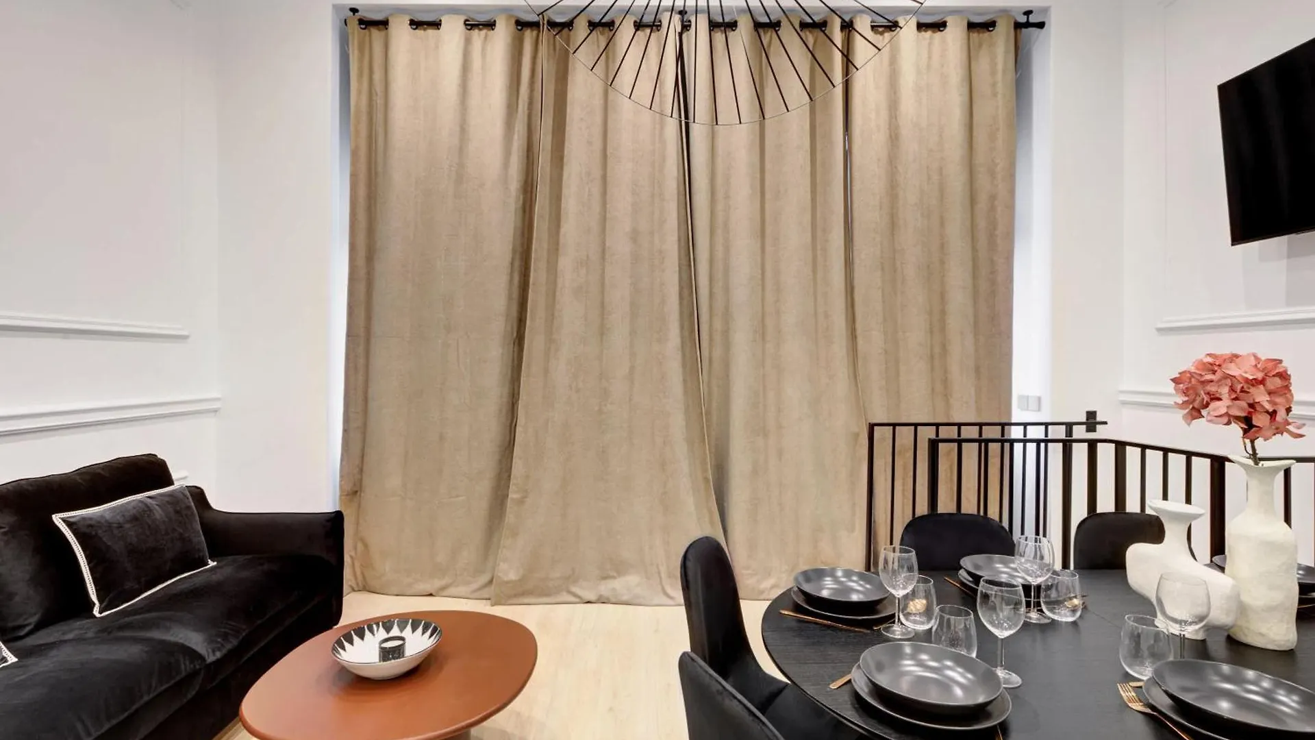 Ferienwohnung Duplex Luxueux Avec Billard Et Baignoire Paris Frankreich